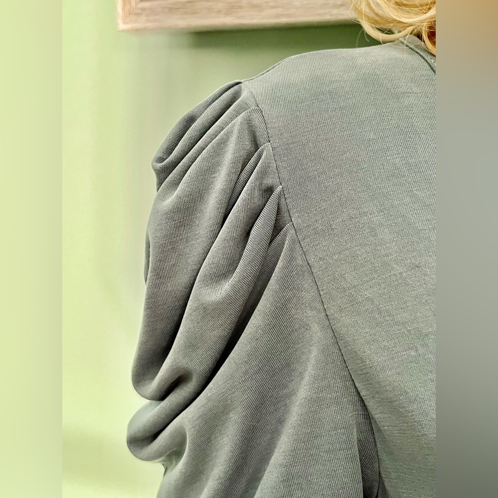 Green Envelope puffy shoulder top - Picture 2 of 4